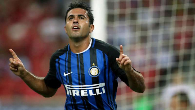 Striker Inter Milan, Eder Citadin Martins rayakan gol