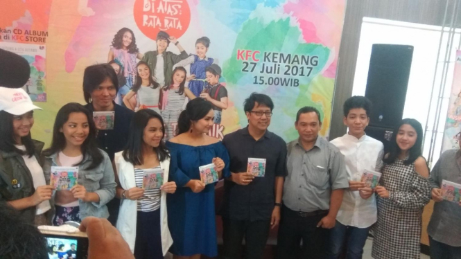 Gita Gutawa dan Grup Di Atas Rata-rata