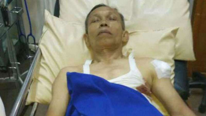 Ajun Komisaris Polisi (purn) Suharyanto, warga Bogor korban ditembak maling sepeda motor, saat dirawat di Rumah Sakit Polri Kramat Jati, Jakarta.