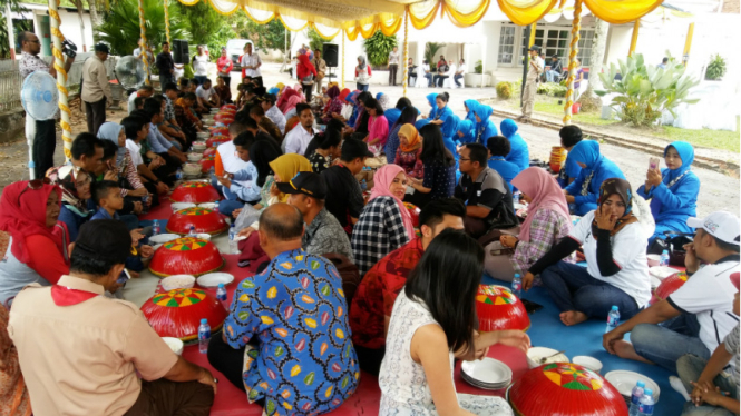 Nganggung Seribu Dulang, tradisi makan bersama di Bangka.