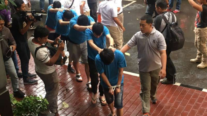 Para pelaku penipuan asal China yang dibekuk kepolisian, Sabtu (29/7/2017)