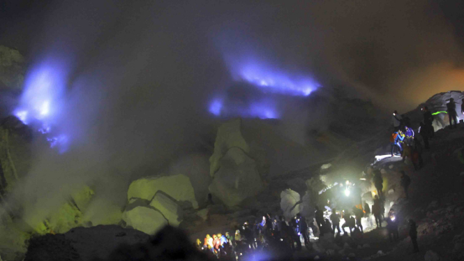 Menikmati Wisata Blue Fire di Kawah Ijen Banyuwangi