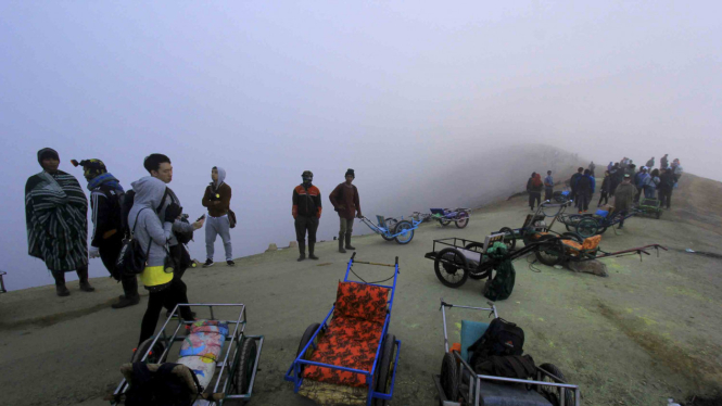 Menikmati Wisata Blue Fire di Kawah Ijen Banyuwangi