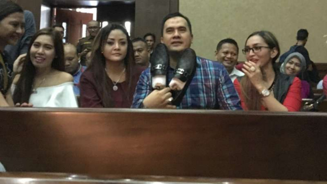 Pedangdut Saipul Jamil pamer sepatu mewah