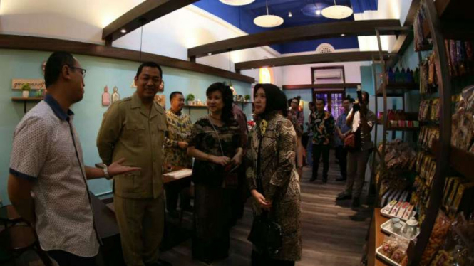 Wali Kota Semarang Hendrar Prihadi meninjau kawasan Semarang Kreatif Galeri di Kota Lama pada Selasa, 1 Agustus 2017.