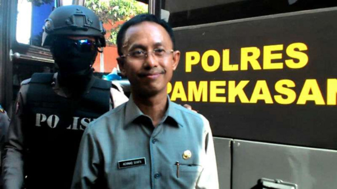 Bupati Pamekasan, Ahcmad Syafii, yang ditangkap KPK, setiba di Markas Polda Jatim di Surabaya pada Rabu, 2 Agustus 2017.