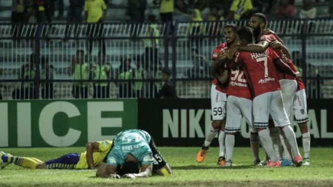 Para pemain Bali United merayakan kemenangan atas Persegres Gresik United
