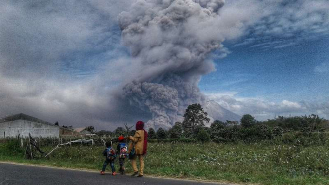 Gunung Sinabung di Sumatera Utara mengalami erupsi pada 2 Agustus 2017. (Foto ilustrasi).