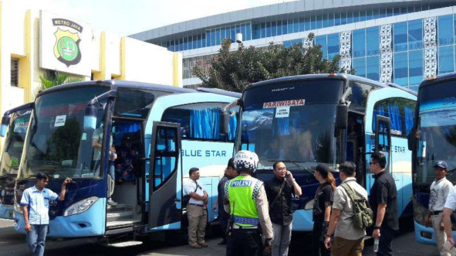 Bus disiapkan untuk memulangkan warga negara China terlibat kasus penipuan