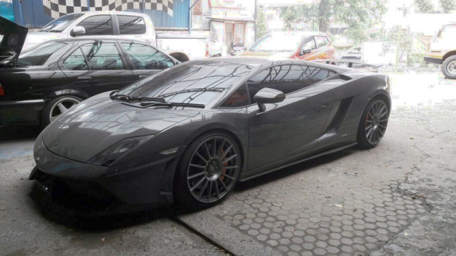 Lamborghini Gallardo yang disewakan untuk umum.