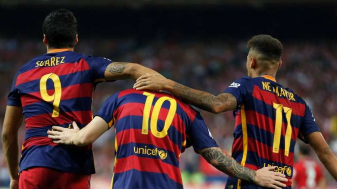 Neymar (kanan) saat masih bersegaram Barcelona 