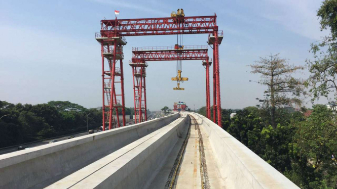 Pembangunan Proyek LRT Jabodebek.