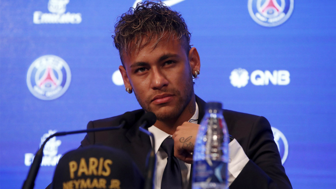 Neymar Resmi Berkostum PSG