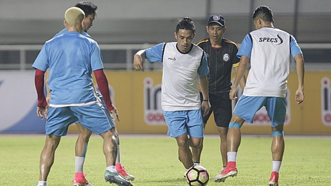 Pemain Arema FC saat menjalani latihan