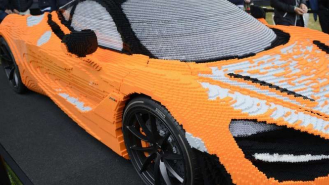 McLaren 720S terbuat dari lego.