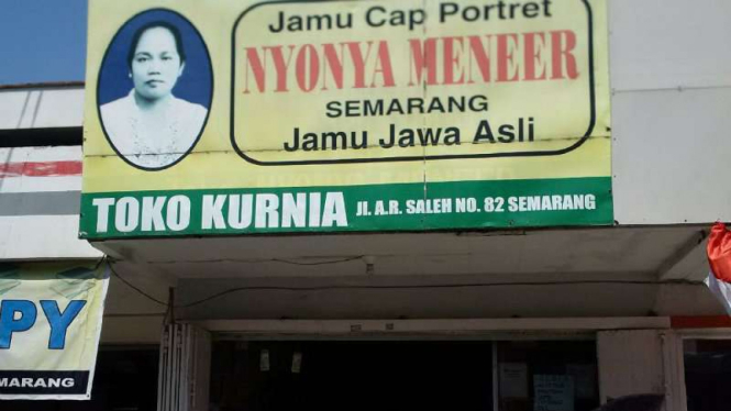 Toko Jamu logo Nyonya Meneer di Semarang.