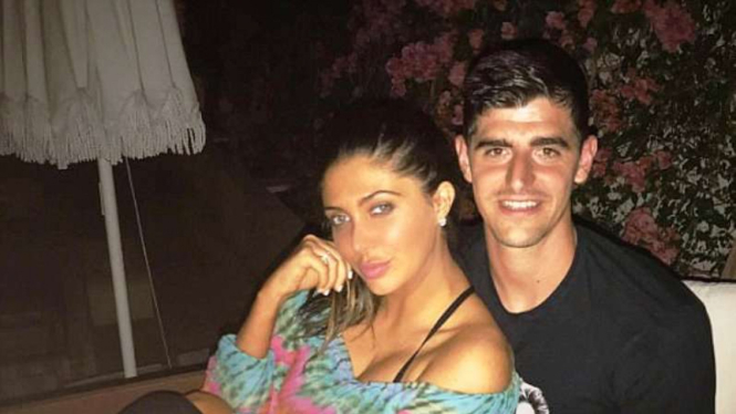 Bintang Chelsea Thibaut Courtois bersama teman Kim Kardashian