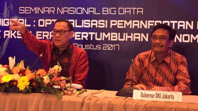 Gubernur Bank Indonesia Agus Martowardojo (Kiri)