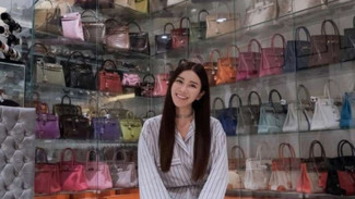 Wanita Cantik Ini Kolektor Tas Hermes Terbanyak di Dunia