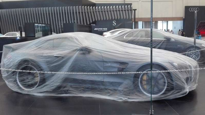 Mercedes-Benz AMG GT-R 