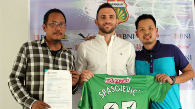 Ilija Spasojevic ketika resmi direkrut Bhayangkara FC.