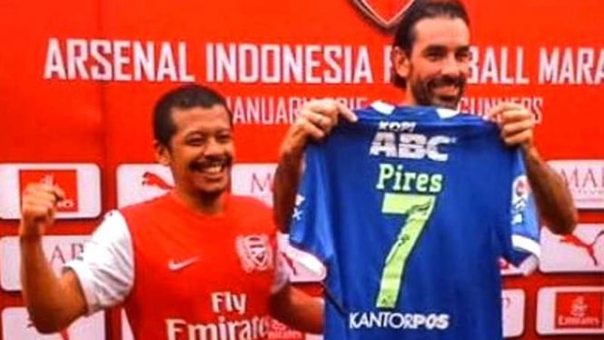 Selebriti Eddi Brokoli bersama legenda Arsenal, Robert Pires