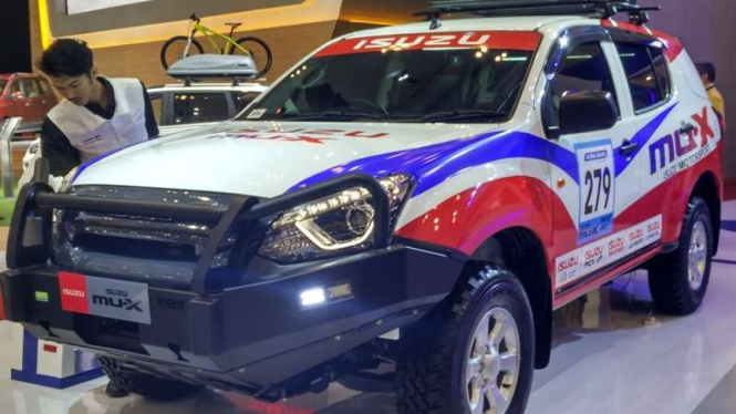 Isuzu MU-X versi 4X4 yang hadir di GIIAs 2017.