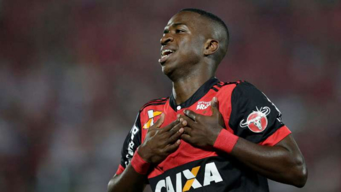 Vinicius Junior merayakan gol bersama Flamengo