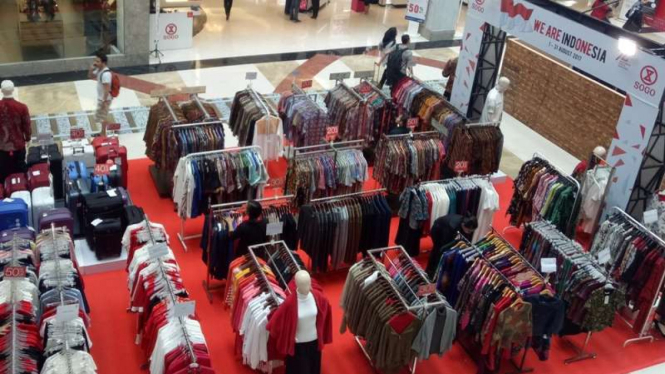 Stan pakaian di Pondok Indah Mall 2