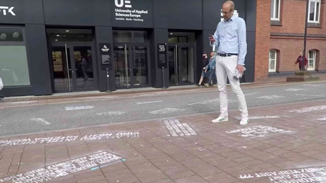 Coretan vandal di kantor Twitter di Hamburg, Jerman