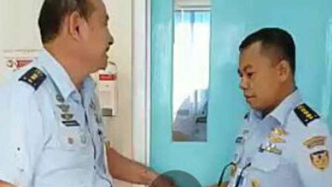 Penggalan video rekaman perkelahian dua Pamen TNI AU di Halim Perdana Kusuma.