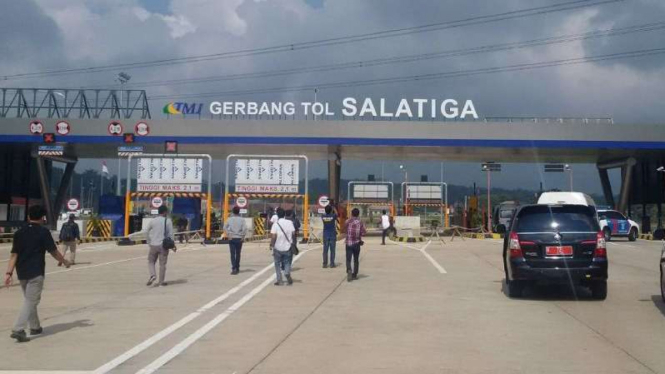 Gerbang Tol Salatiga.