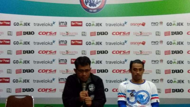 Pelatih Arema FC, Joko Susilo dan Benny Wahyudi