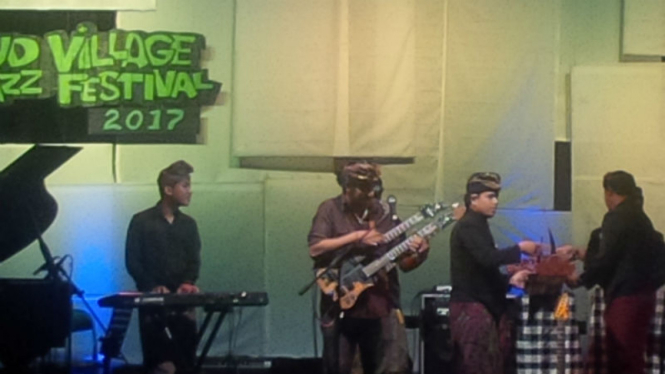 Gitaris asal Bali, Balawan diajang ubud village jazz festival 2017