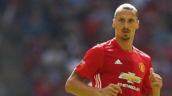 Zlatan Ibrahimovic saat memperkuat Manchester United