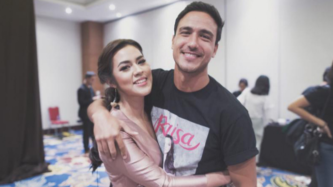 Satu Juta Warganet Penasaran Pernikahan Raisa Hamish Daud