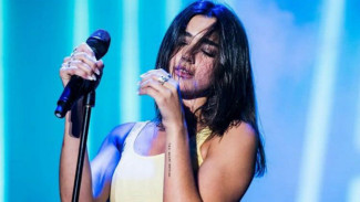 Si Seksi Dua Lipa dan Liam Gallagher Panaskan GP Singapura