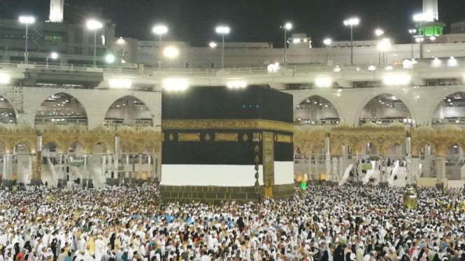 Suasana di Masjidil Haram pada Minggu malam, 13 Agustus 2017.