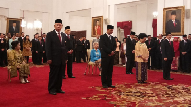 Presiden Joko Widodo memberikan penganugerahan Bintang Mahaputera sejumlah tokoh