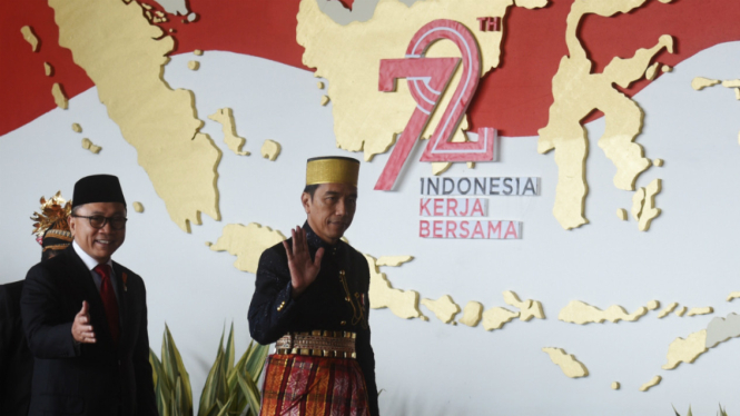 Presiden Joko Widodo mengenakan pakaian adat Bugis