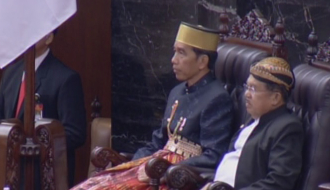 Jokowi-JK Pakai Baju Adat