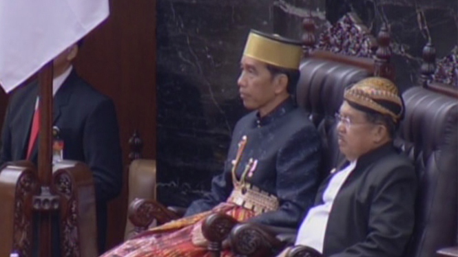 Jokowi-JK Pakai Baju Adat
