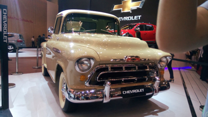 Chevrolet Apache lansiran 1957 yang dipajang di GIIAS 2017.