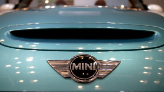 Mobilnya Inden Lama, MINI Kirimi Konsumen Mainan Seukuran Mobil