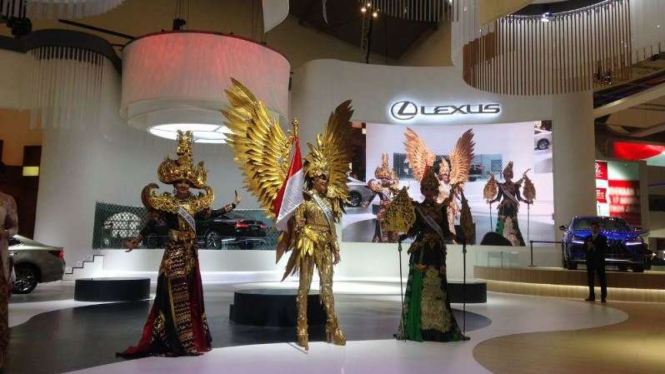 Kemeriahan perayaan HUT RI di booth Lexus