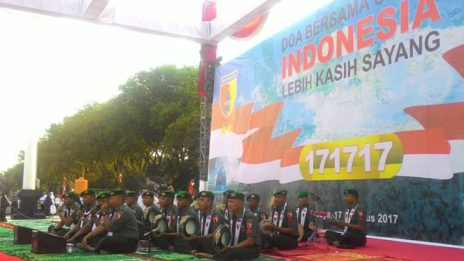 Personel TNI bersalawat Nabi.