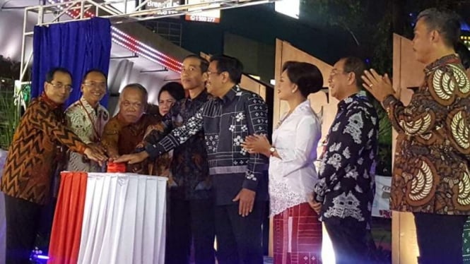 Presiden Jokowi meresmikan Simpang Susun Semanggi.