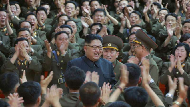 Kim Jong-un dielu-elukan para pejabat tentara Korut