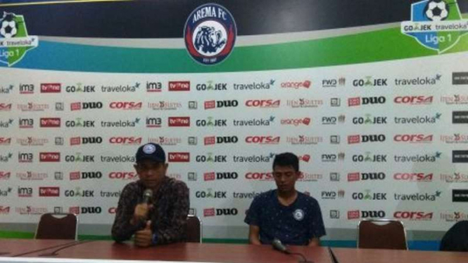  Pelatih Arema FC, Joko Susilo dan pemain Arema FC Dedik Setiawan