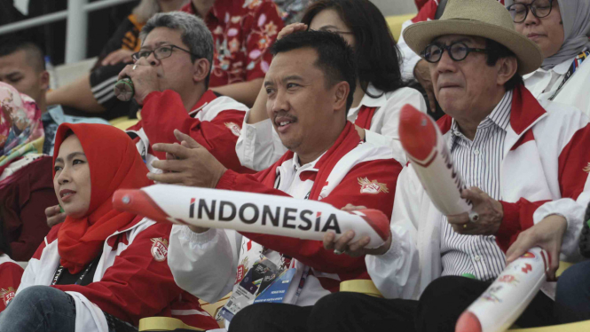 Menteri Pemuda dan Olahraga, Imam Nahrawi (tengah) saat menyaksikan pertandingan